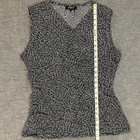 DKNY Women's Sleeveless Shirt Black White Tank Top Women’s Size Large - Picture 6 of 7